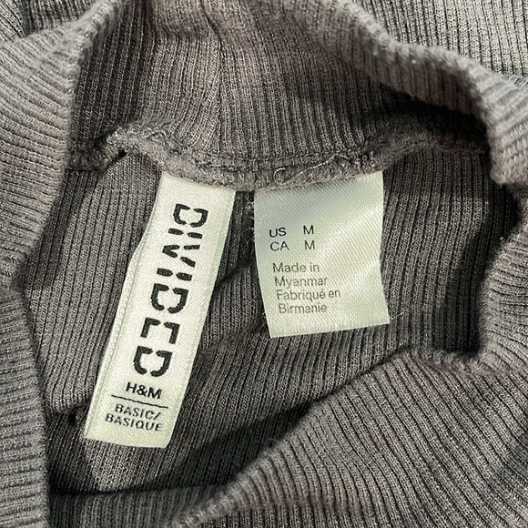 H&M Divided mock neck, size M - Picture 4 of 5